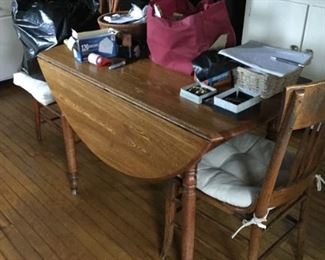 Drop leaf table
