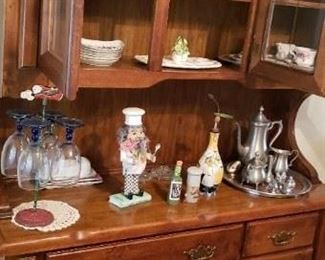 Beautiful Mid-Century Hutch & Buffet