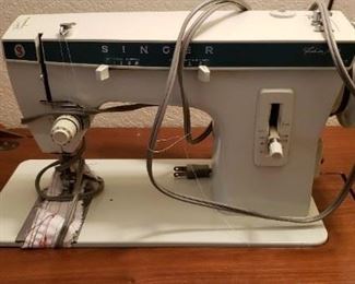 Vintage Singer Sewing Machine Model 257 "Fashion Mate", Foot Pedal Table Cabinet 