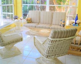 EXCELLENT CONDITION PATIO / FL ROOM SET