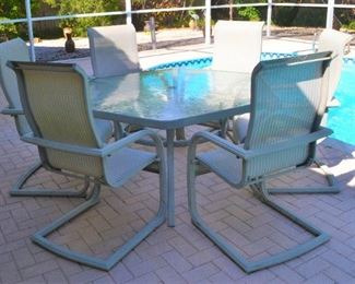 OUTDOOR PATIO TABLE FOR 6 