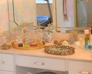 PERFUMES AND VANITY DECOR