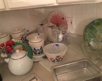 Assorted kitchenware. Fire King Ware