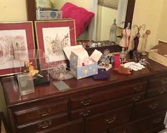 Ethan Allen Dresser with mirror.