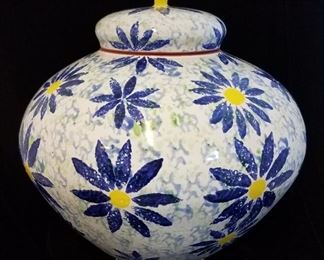 Hand thrown pottery by Lynn Munns