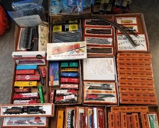 Large collection of model railroad cars & accessories