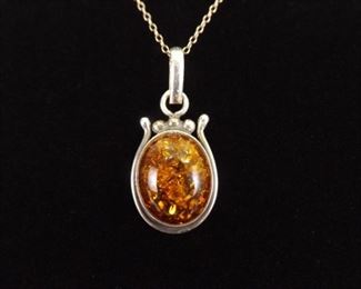 .925 Sterling Silver Amber Cabochon Pendant Necklace