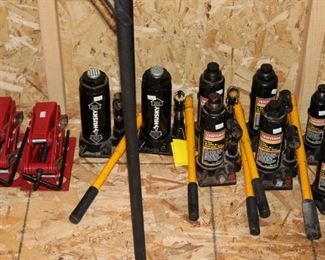 Hydraulic jacks