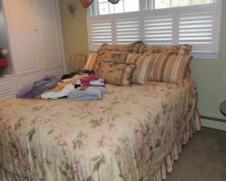 Waverly bedding and matching valances, pillows