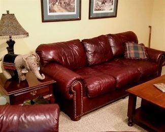 A closer look at the leather sleeper sofa