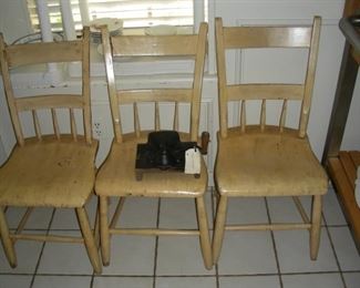 Set of 3 child chairs, wall mounted coffee grinder