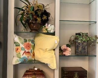 Pillows, accessories
