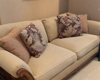 Fabric sofa with wood frame w/four pillows