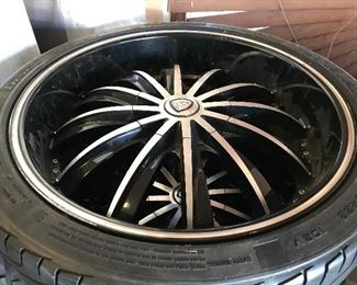 Set of 4 Borghini wheels 22" low profile tires