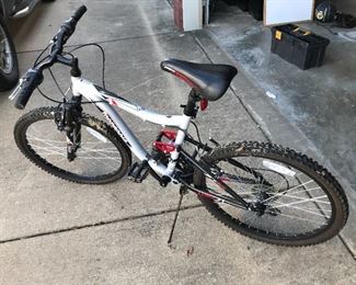 26” Mongoose men’s bike