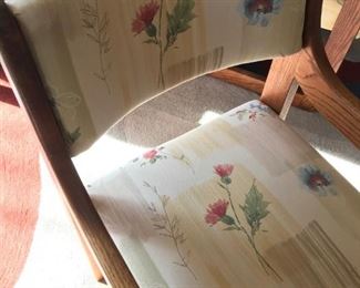 Solid wood Kitchen table with smooth lines and 6 upholstered chairs