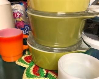 Pyrex and other vintage kitchen items