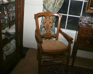 LOVELY OAK SIDE CHAIR (MAY HAVE BEEN A PART OF PULPIT SET)