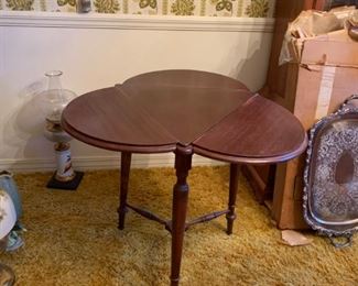 #46		Triangle making a Clover Shaped Table 22-28W	 $75.00 
