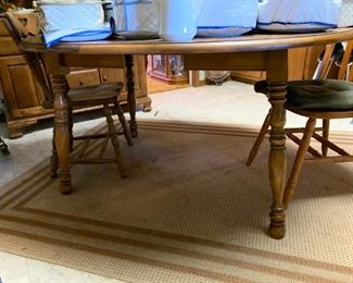 #61		Round Dining Table (laminate top) w/1 leaf w/  2 chairs 48 Round - 58 Oval Table w/2 Chairs	 $75.00 
