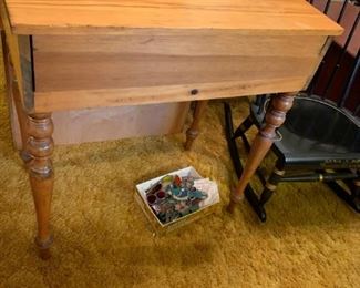 #143		Oak Flip-Front Desk w/Cubbies w/pull-out keyboard 31x19x32.5	 $175.00 
