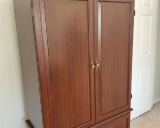 Armoire. Excellent Condition