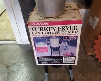 Turkey Fryer. Wait...did I really just type that? It's obvious that this is a turkey fryer. I am a moron wrapped in an idiot.