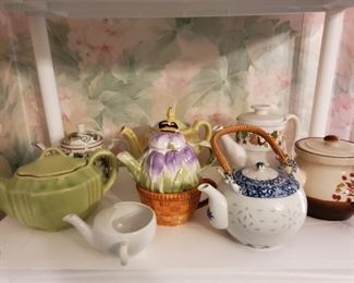 Teapots (Ceramic, Porcelain, and Pottery)