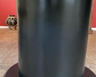 Country Black & Maple Table w/4 Chairs 29in H x 48in Diameter