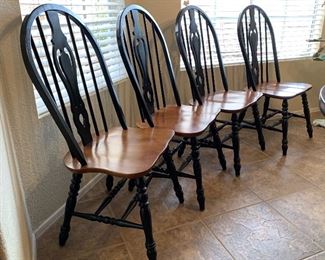 Country Black & Maple Table w/4 Chairs 29in H x 48in Diameter