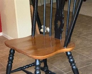 Country Black & Maple Table w/4 Chairs 29in H x 48in Diameter