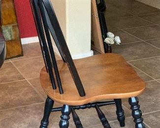 Country Black & Maple Table w/4 Chairs 29in H x 48in Diameter