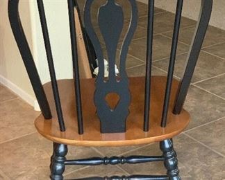 Country Black & Maple Table w/4 Chairs 29in H x 48in Diameter