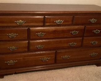 Vintage 11-Drawer Dresser 33x61x19in HxWxD