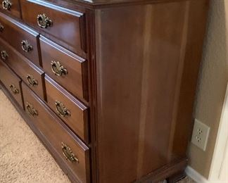 Vintage 11-Drawer Dresser 33x61x19in HxWxD