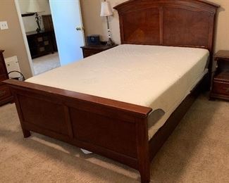 King Sz Bed Dark wood Memory Foam 56x67x84in HxWxD