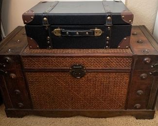 Lg Decor Trunk
Sm Decor Trunk