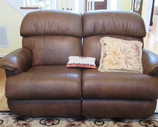 leather double recliner