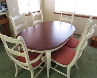 Thomasville Table, 6 Chairs and 2 leaves