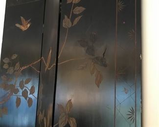 Detail on floor screen/divider