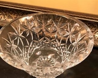 Decorative crystal bowl