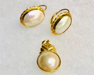10k gold pierced earrings and pendant 
