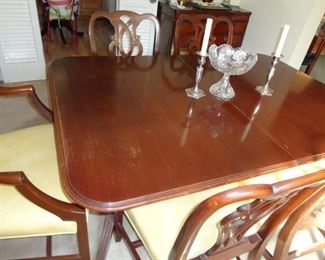 DINING ROOM TABLE, 4 SIDE CHAIRS AND 2 ARMCHAIRS