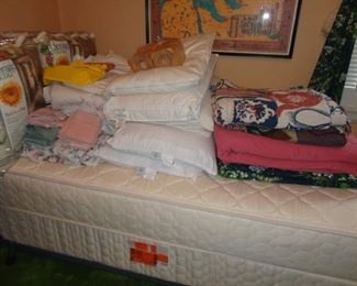 LIKE NEW LINENS FOR TWIN BEDS