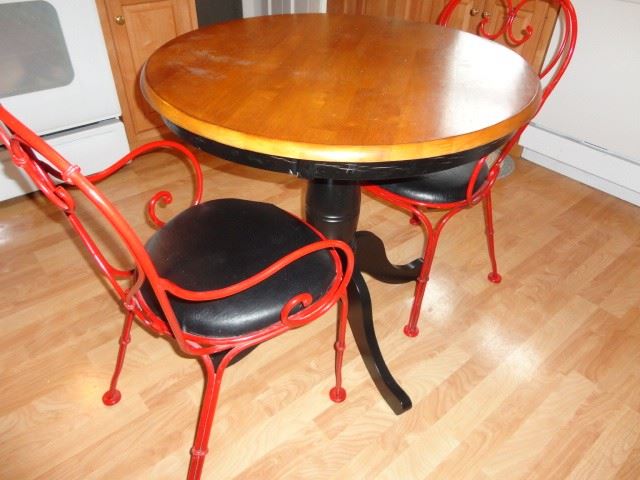 CUTE PEDESTAL TABLE AND RED WROUGHT IRON CHAIRS
