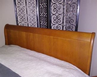 sleigh bed