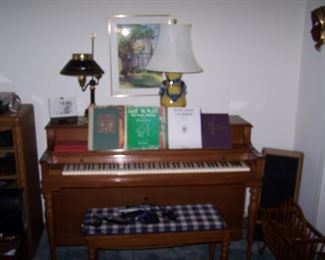 SPINET PIANO, LAMPS & MISC.