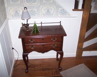 QUEEN ANNE-STYLE LOWBOY & LAMP