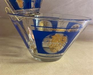 Mid Century chip and dip set perfect for the holidays!