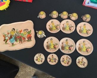 1943 Snow White tea set.